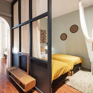 Chez Emma ou Jules - Quartier Montorgueil , Paris France